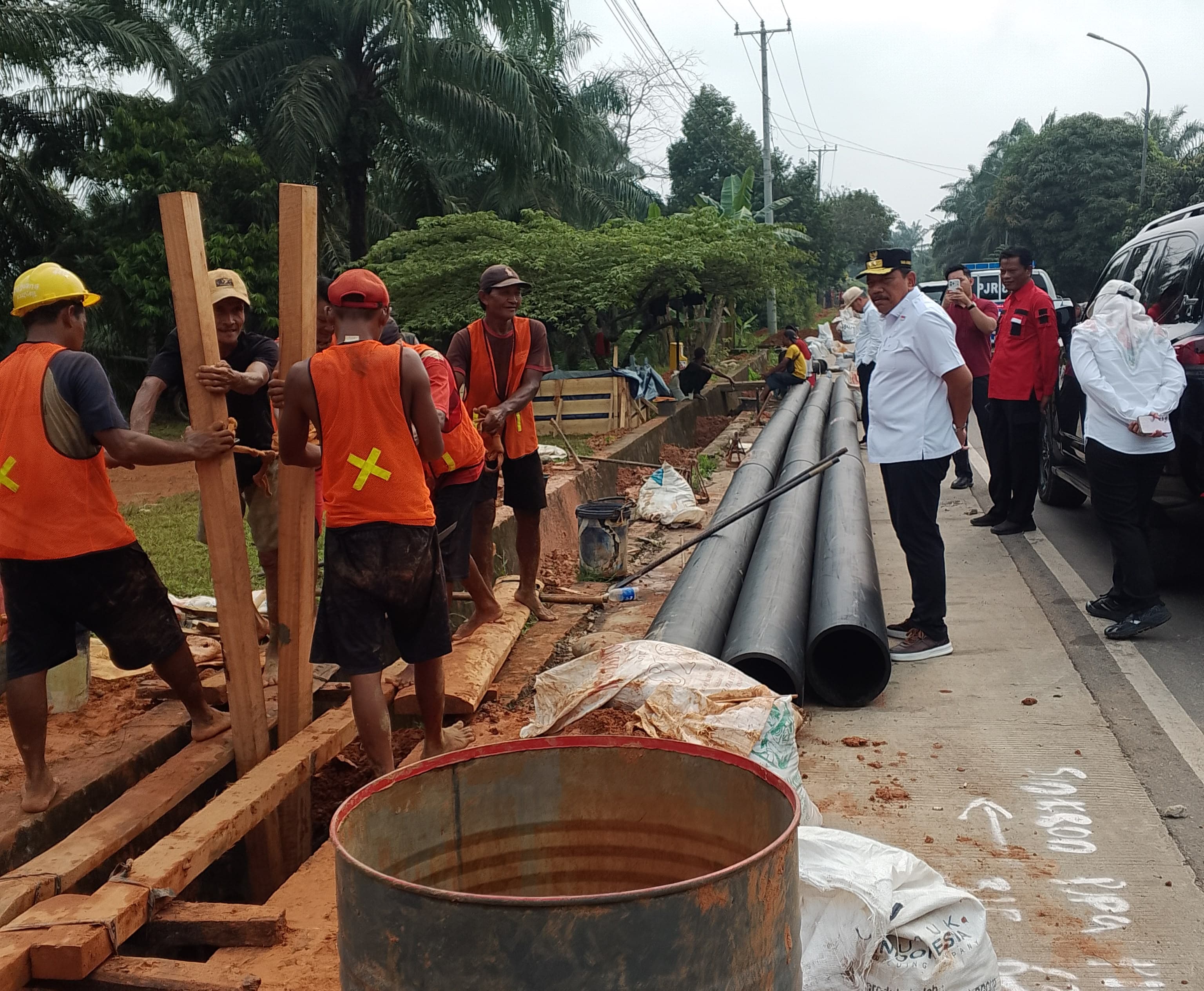 Pastikan Proyek Sesuai Spesifikasi, Wagub Mian Tinjau Pembangunan SPAM IKK Pinang Raya