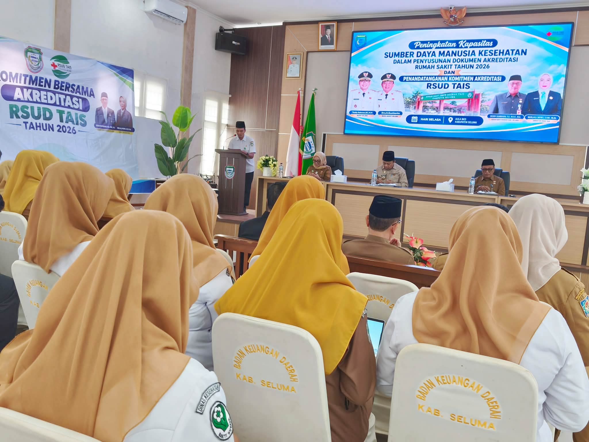 Wabup Gustianto Buka Kegiatan Peningkatan Kapasitas SDM Kesehatan dan Penandatanganan Komitmen Akreditasi RSUD Tais Tahun 2026