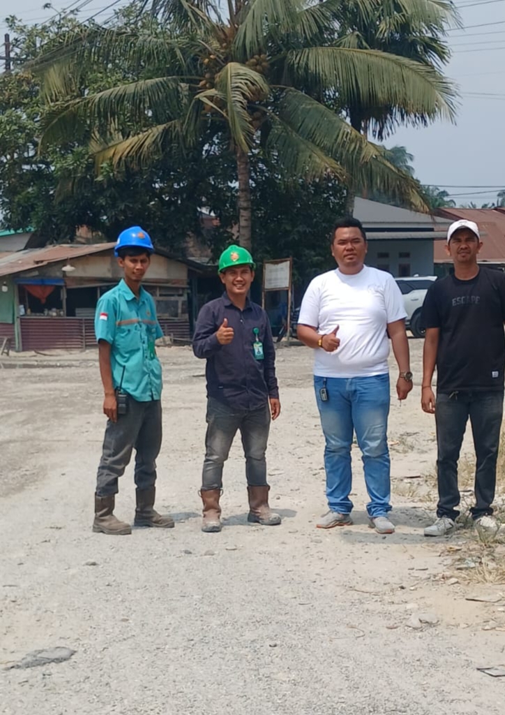 Demi Kenyamanan dan Kurangi Risiko Kecelakaan, PT. Guna Agung Semesta Pasang Lampu Peringatan di Simpang Jalan Datuk Limapuluh